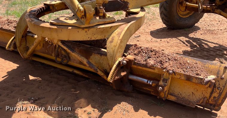image for item LU9842 1967 Caterpillar 12F rigid frame motor grader