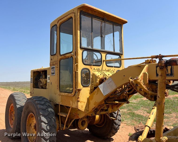 image for item LU9842 1967 Caterpillar 12F rigid frame motor grader