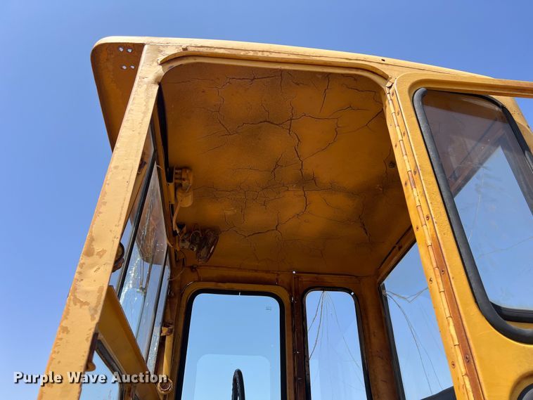 image for item LU9842 1967 Caterpillar 12F rigid frame motor grader