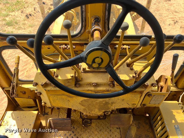 image for item LU9842 1967 Caterpillar 12F rigid frame motor grader