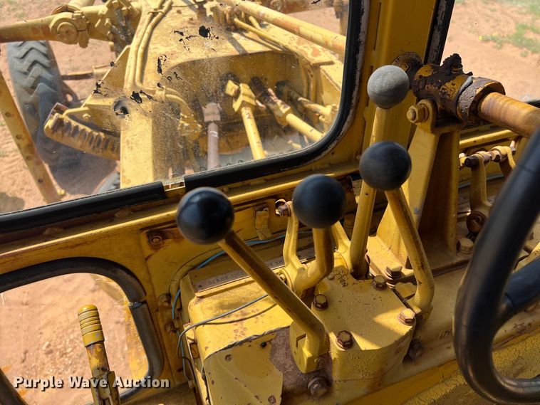 image for item LU9842 1967 Caterpillar 12F rigid frame motor grader