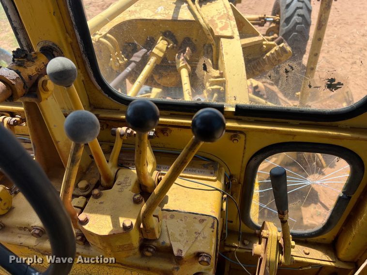 image for item LU9842 1967 Caterpillar 12F rigid frame motor grader