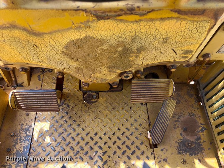 image for item LU9842 1967 Caterpillar 12F rigid frame motor grader