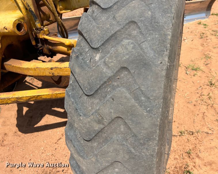 image for item LU9842 1967 Caterpillar 12F rigid frame motor grader