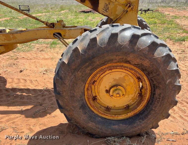 image for item LU9842 1967 Caterpillar 12F rigid frame motor grader