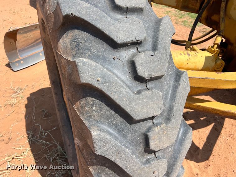 image for item LU9842 1967 Caterpillar 12F rigid frame motor grader