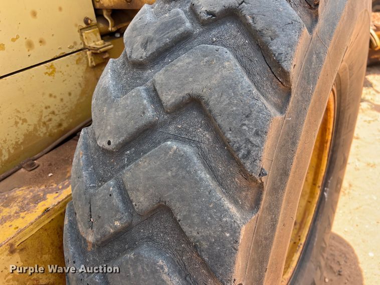 image for item LU9842 1967 Caterpillar 12F rigid frame motor grader