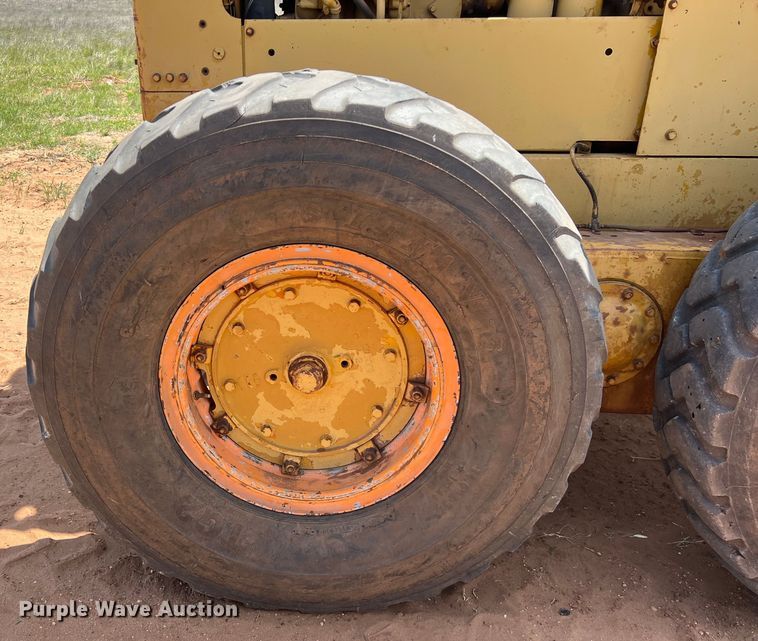 image for item LU9842 1967 Caterpillar 12F rigid frame motor grader