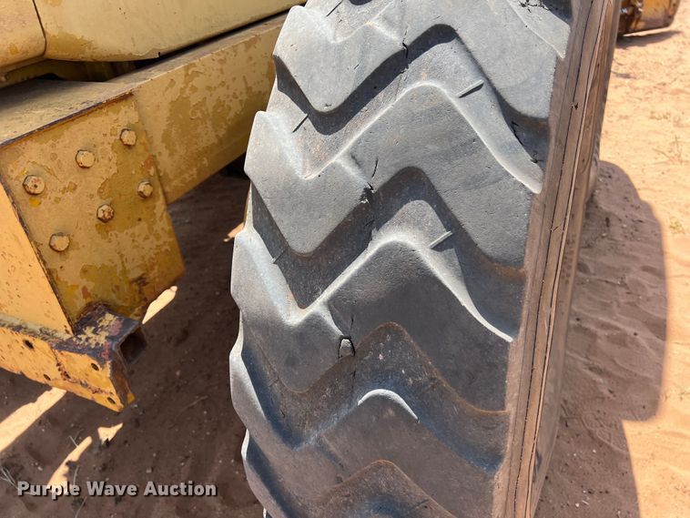 image for item LU9842 1967 Caterpillar 12F rigid frame motor grader