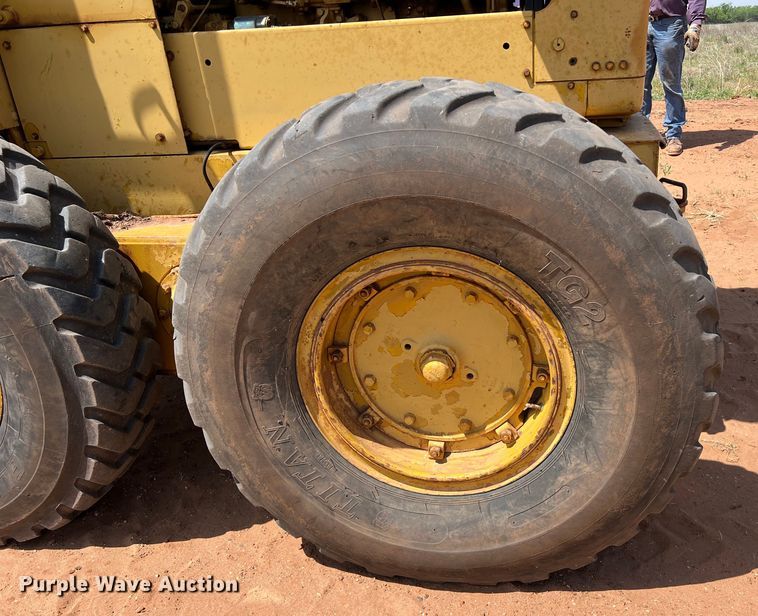 image for item LU9842 1967 Caterpillar 12F rigid frame motor grader