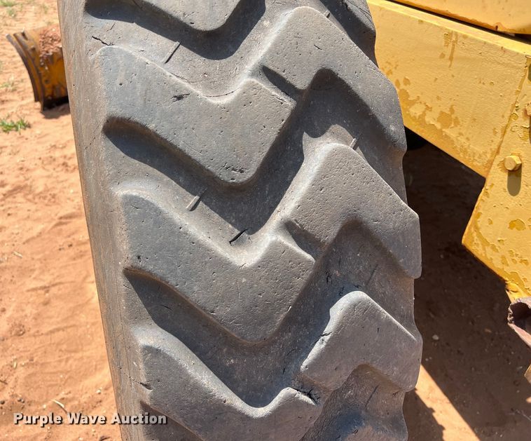 image for item LU9842 1967 Caterpillar 12F rigid frame motor grader