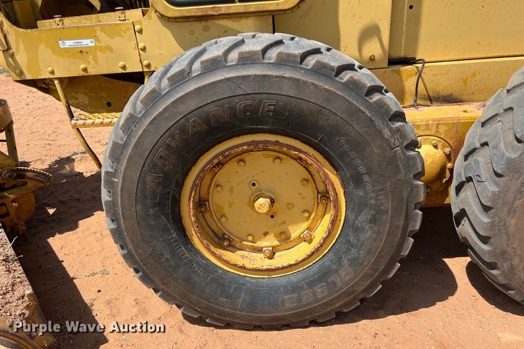 image for item LU9842 1967 Caterpillar 12F rigid frame motor grader