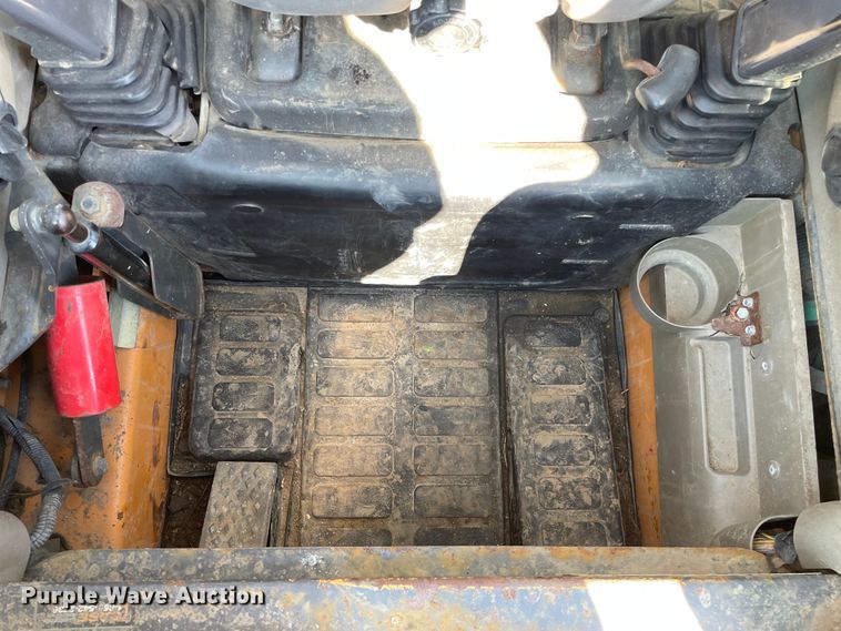 image for item LW9016 2011 Case SV185 skid steer loader