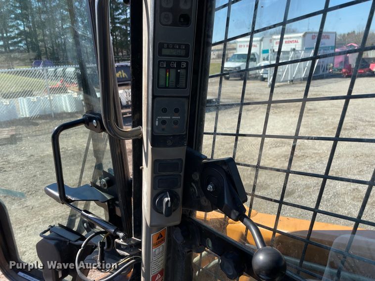 image for item LW9016 2011 Case SV185 skid steer loader