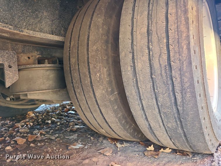 image for item MJ9525 2015 Landoll tilt deck equipment trailer