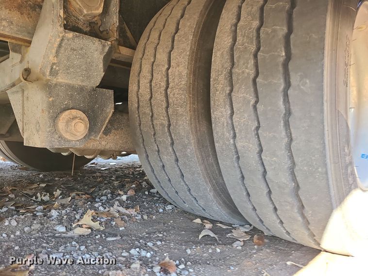 image for item MJ9525 2015 Landoll tilt deck equipment trailer