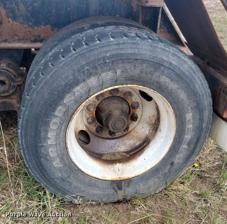 image for item ML9285 1995 roll-off container trailer