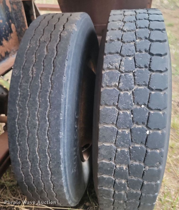 image for item ML9285 1995 roll-off container trailer