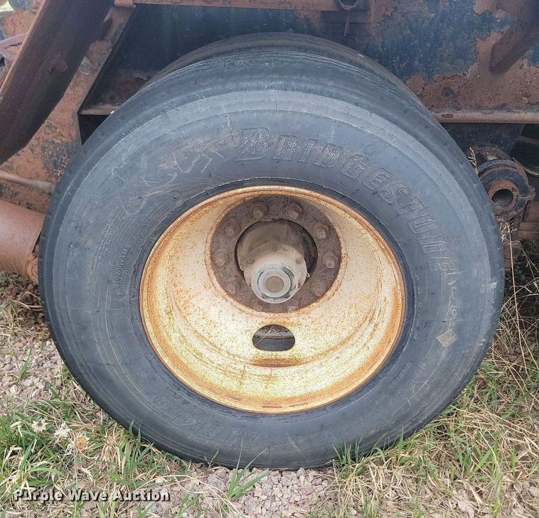 image for item ML9285 1995 roll-off container trailer