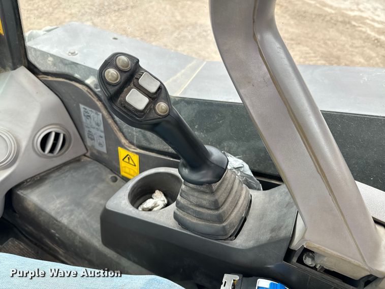 image for item ND9245 2016 Volvo MCT 135C tracked skid steer loader