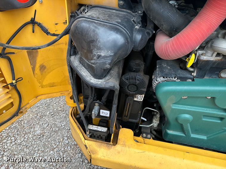 image for item ND9245 2016 Volvo MCT 135C tracked skid steer loader