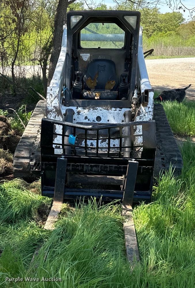 image for item ND9250 2004 Bobcat T300 tracked skid steer loader