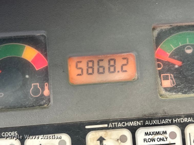 image for item ND9250 2004 Bobcat T300 tracked skid steer loader