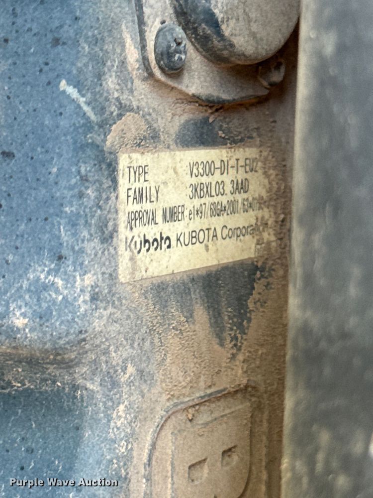 image for item ND9250 2004 Bobcat T300 tracked skid steer loader