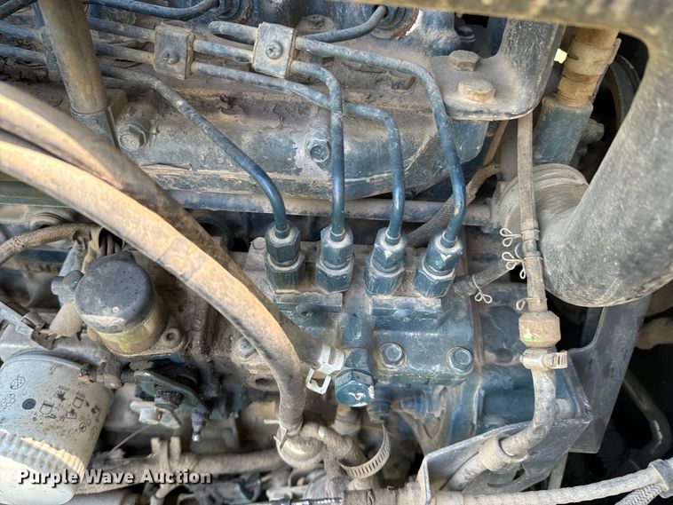 image for item ND9250 2004 Bobcat T300 tracked skid steer loader