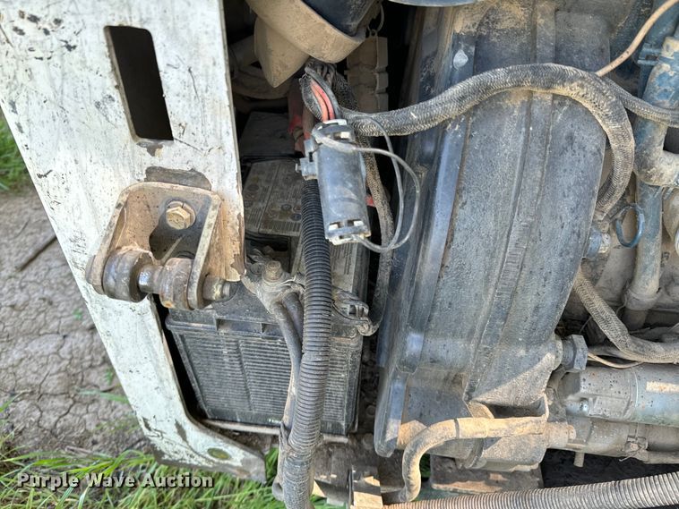 image for item ND9250 2004 Bobcat T300 tracked skid steer loader