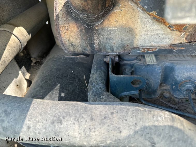 image for item ND9250 2004 Bobcat T300 tracked skid steer loader