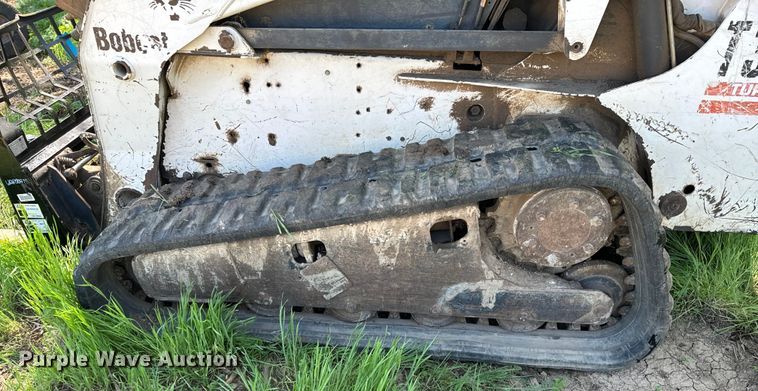 image for item ND9250 2004 Bobcat T300 tracked skid steer loader