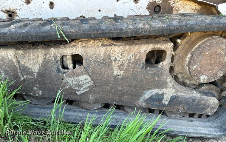 image for item ND9250 2004 Bobcat T300 tracked skid steer loader