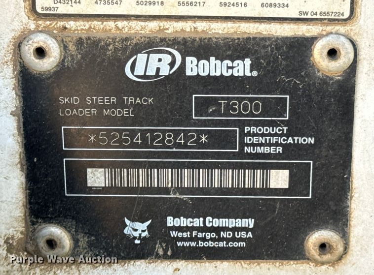 image for item ND9250 2004 Bobcat T300 tracked skid steer loader
