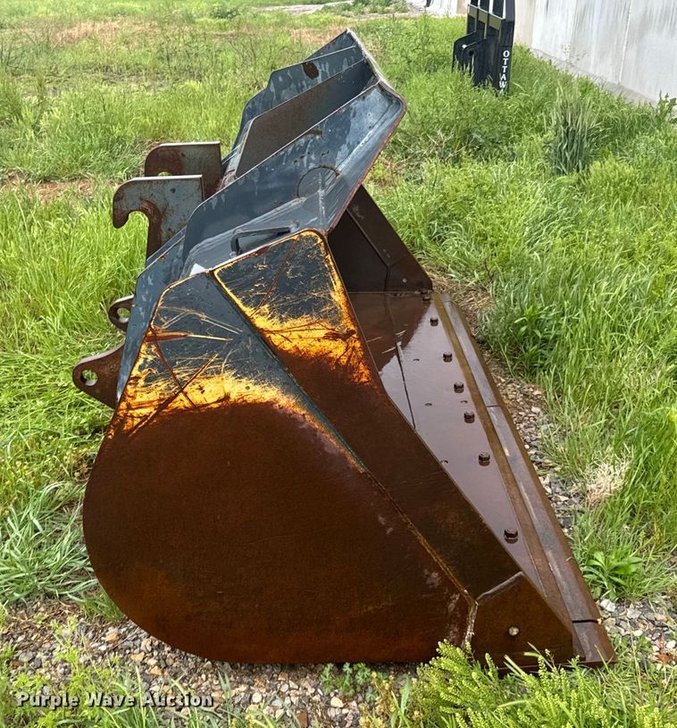 image for item ND9306 Hyundai HL740-7 telehandler bucket