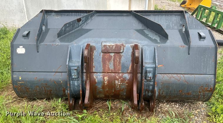 image for item ND9306 Hyundai HL740-7 telehandler bucket