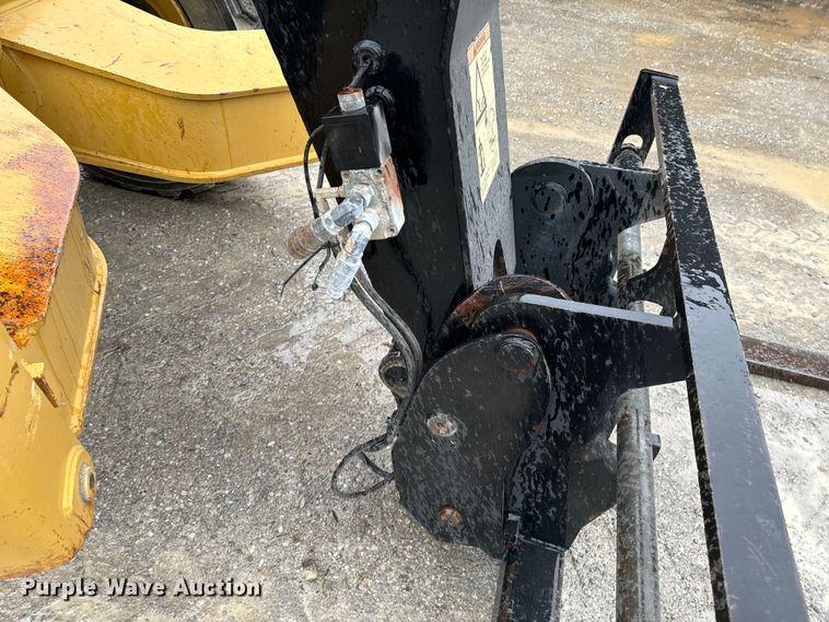 image for item ND9310 2013 Caterpillar TL1055C telehandler