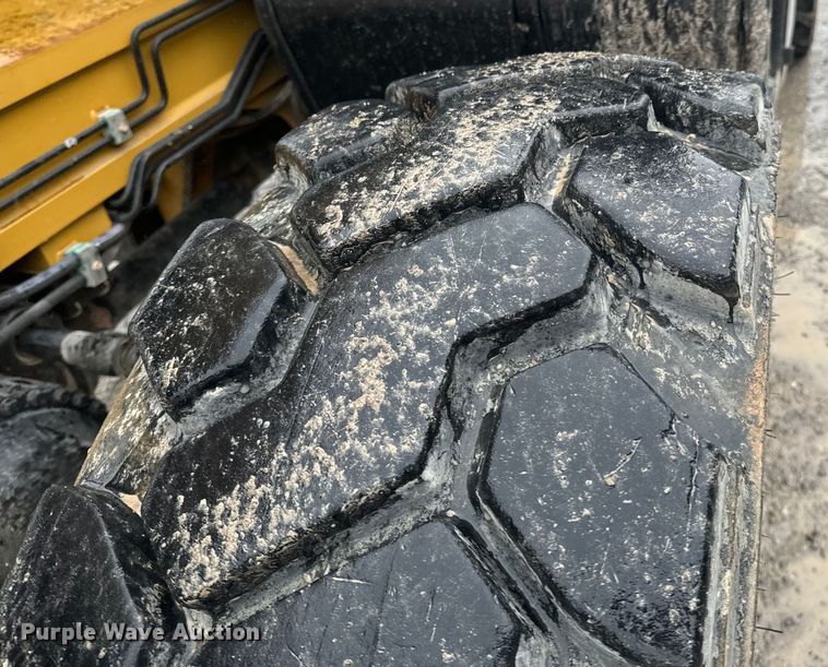 image for item ND9310 2013 Caterpillar TL1055C telehandler