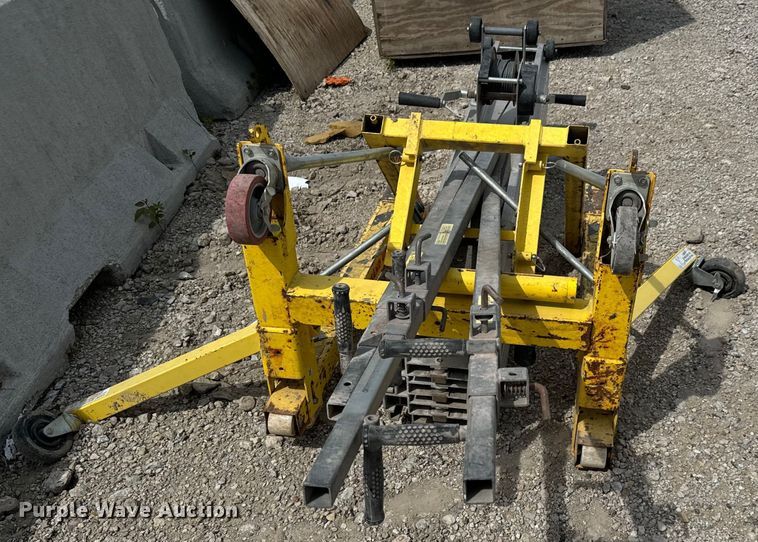 image for item NH9135 Sumner 2020 material Lift