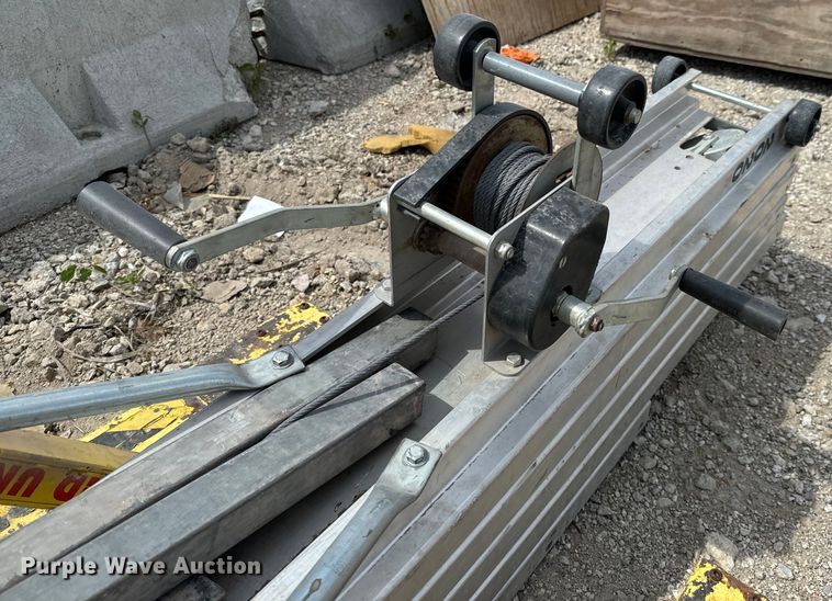 image for item NH9135 Sumner 2020 material Lift