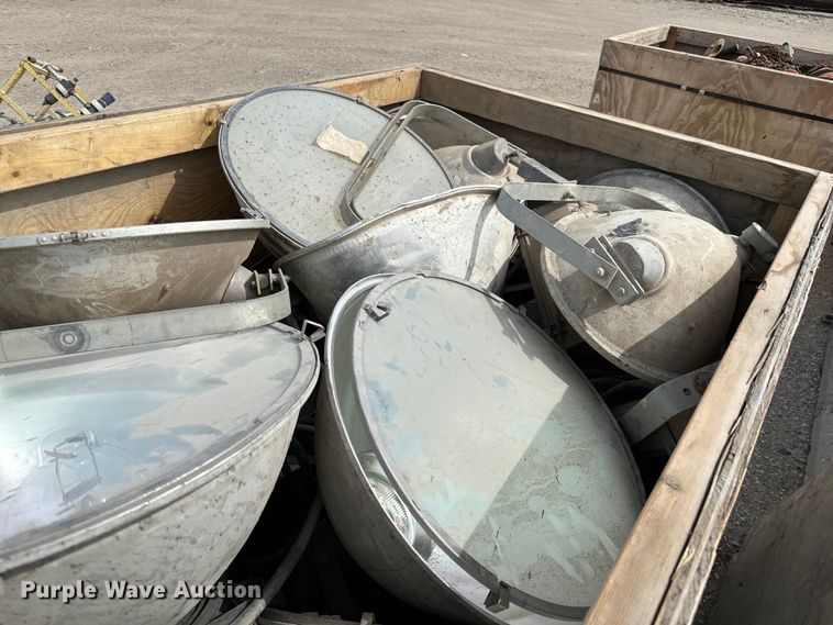 Light fixtures in Wichita, KS Item NH9140 for sale Purple Wave