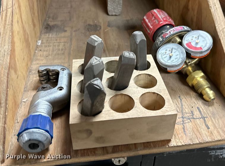 image for item NH9155 Tools