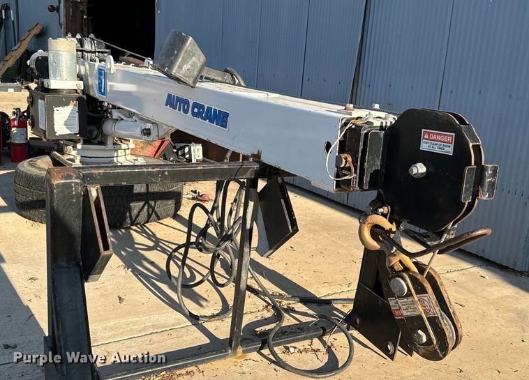 image for item NH9189 Auto Crane 3203 PRX truck mounted crane