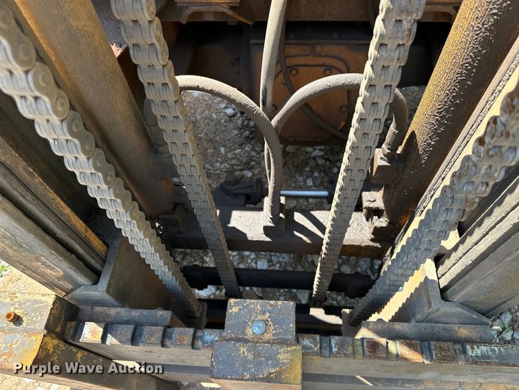 image for item NR9806 1999 Case 586E forklift