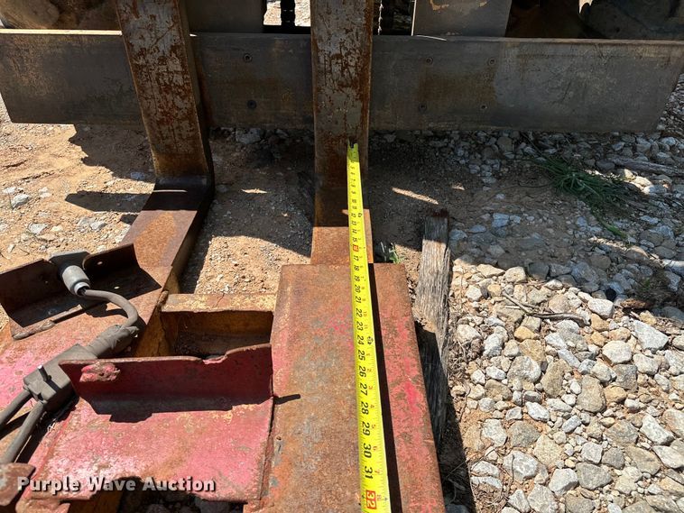 image for item NR9806 1999 Case 586E forklift