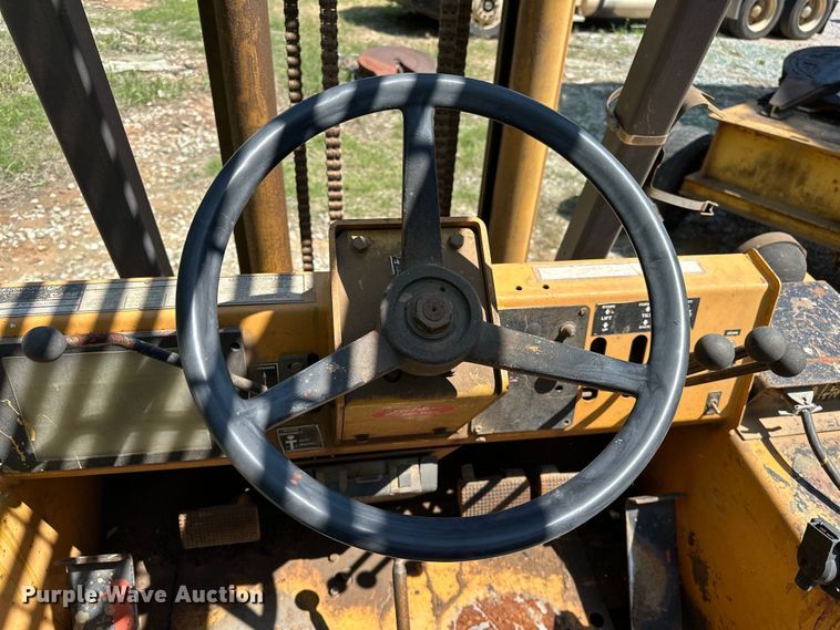 image for item NR9806 1999 Case 586E forklift