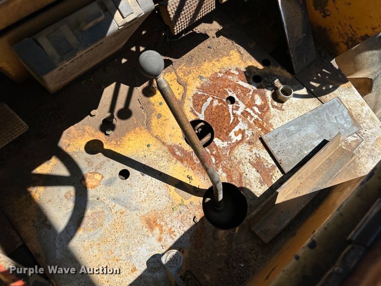 image for item NR9806 1999 Case 586E forklift