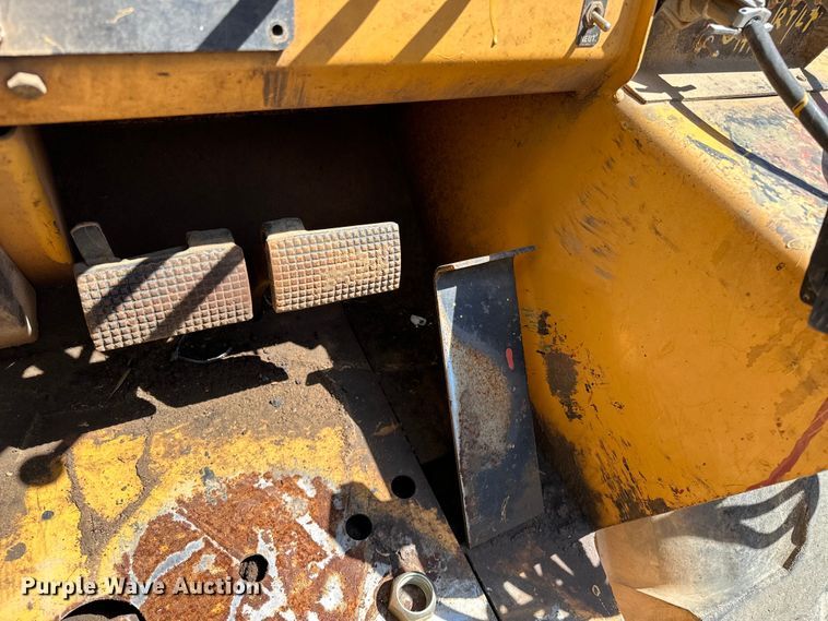 image for item NR9806 1999 Case 586E forklift