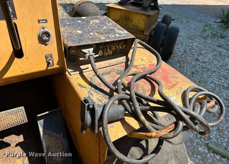 image for item NR9806 1999 Case 586E forklift