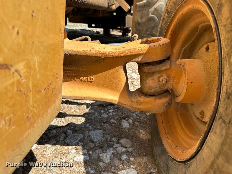 image for item NR9806 1999 Case 586E forklift